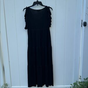 Max Studio black ruffled sleeve maxi-midi dress
Small